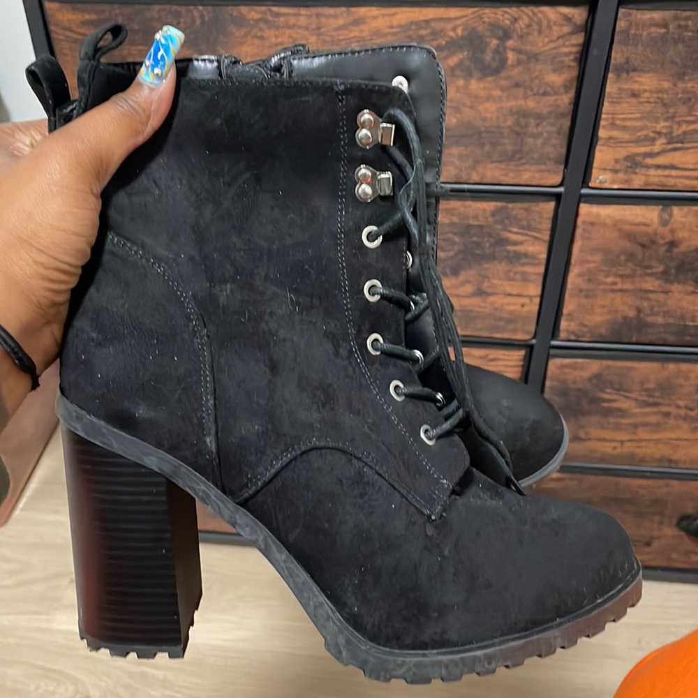 Black heel boots